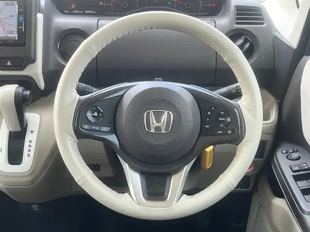 ホンダ Ｎ ＢＯＸ G EX ホンダセンシング 島根県 2018(平30)年 5.4万km プレミアムイエローパールⅡ ワンオーナー/純正SDナビ/フルセグテレビ/Bluetooth/CD/DVD再生/バックカメラ/ETC/前方ドライブレコーダー/パワースライドドア/衝突被害軽減システム/レーンキープアシスト/横滑り防止装置/後方コーナーセンサー/純正LEDオートヘッドライト/純正１４インチ・モデューロアルミホイール/スタッドレスタイヤ＆純正スチールホイール4本積込み/アレルクリーンプラスシート（抗菌シート）/スマートキー（リモコンキー専用２トーンカラー）/プッシュスタート/純正フロアマット