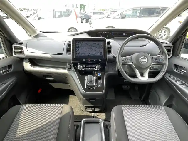 日産 セレナ e－パワー ハイウェイスター V 佐賀県 2022(令4)年 3.5万km ダイヤモンドブラック 純正9インチSDナビゲーション/・フルセグTV/CD/DVD/SD/Bluetooth/フリップダウンモニター/アラウンドビューモニター/前方ドライブレコーダー/ビルトインETC/デジタルインナーミラー/両側パワースライドドア/電子パーキングブレーキ/・AUTO HOLD機能/後席エアコン/キャプテンシート/後席サンシェード/ISOFIX対応/革巻きステアリング/ステアリングリモコン/純正16インチアルミホイール/純正LEDヘッドライト/純正LEDフォグランプ/純正フロアマット/新車保証書/取扱説明書/スペアキー１本/360°セーフティアシスト/・インテリジェントクルーズコントロール/・レーンディパーチャーワーニング/・ブラインドスポットインフォメーション/・エマージェンシーブレーキ/・標識表示機能/・クリアランスソナー/・ふらつき警報