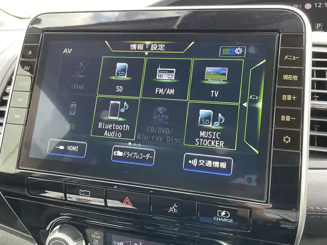 日産 セレナ e－パワー ハイウェイスター V 佐賀県 2022(令4)年 3.5万km ダイヤモンドブラック 純正9インチSDナビゲーション/・フルセグTV/CD/DVD/SD/Bluetooth/フリップダウンモニター/アラウンドビューモニター/前方ドライブレコーダー/ビルトインETC/デジタルインナーミラー/両側パワースライドドア/電子パーキングブレーキ/・AUTO HOLD機能/後席エアコン/キャプテンシート/後席サンシェード/ISOFIX対応/革巻きステアリング/ステアリングリモコン/純正16インチアルミホイール/純正LEDヘッドライト/純正LEDフォグランプ/純正フロアマット/新車保証書/取扱説明書/スペアキー１本/360°セーフティアシスト/・インテリジェントクルーズコントロール/・レーンディパーチャーワーニング/・ブラインドスポットインフォメーション/・エマージェンシーブレーキ/・標識表示機能/・クリアランスソナー/・ふらつき警報