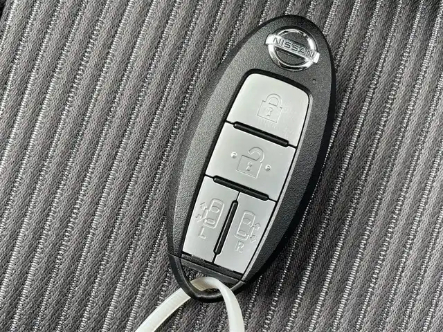 日産 セレナ e－パワー ハイウェイスター V 佐賀県 2022(令4)年 3.5万km ダイヤモンドブラック 純正9インチSDナビゲーション/・フルセグTV/CD/DVD/SD/Bluetooth/フリップダウンモニター/アラウンドビューモニター/前方ドライブレコーダー/ビルトインETC/デジタルインナーミラー/両側パワースライドドア/電子パーキングブレーキ/・AUTO HOLD機能/後席エアコン/キャプテンシート/後席サンシェード/ISOFIX対応/革巻きステアリング/ステアリングリモコン/純正16インチアルミホイール/純正LEDヘッドライト/純正LEDフォグランプ/純正フロアマット/新車保証書/取扱説明書/スペアキー１本/360°セーフティアシスト/・インテリジェントクルーズコントロール/・レーンディパーチャーワーニング/・ブラインドスポットインフォメーション/・エマージェンシーブレーキ/・標識表示機能/・クリアランスソナー/・ふらつき警報