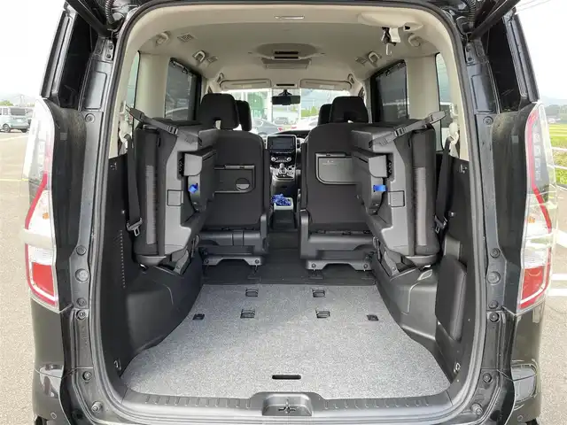 日産 セレナ e－パワー ハイウェイスター V 佐賀県 2022(令4)年 3.5万km ダイヤモンドブラック 純正9インチSDナビゲーション/・フルセグTV/CD/DVD/SD/Bluetooth/フリップダウンモニター/アラウンドビューモニター/前方ドライブレコーダー/ビルトインETC/デジタルインナーミラー/両側パワースライドドア/電子パーキングブレーキ/・AUTO HOLD機能/後席エアコン/キャプテンシート/後席サンシェード/ISOFIX対応/革巻きステアリング/ステアリングリモコン/純正16インチアルミホイール/純正LEDヘッドライト/純正LEDフォグランプ/純正フロアマット/新車保証書/取扱説明書/スペアキー１本/360°セーフティアシスト/・インテリジェントクルーズコントロール/・レーンディパーチャーワーニング/・ブラインドスポットインフォメーション/・エマージェンシーブレーキ/・標識表示機能/・クリアランスソナー/・ふらつき警報