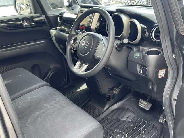 ホンダ Ｎ ＢＯＸ ＋ カスタム G 静岡県 2013(平25)年 8万km ポリッシュドメタルメタリック リヤスロープ/純正ナビ/CD/SD/USB/バックカメラ/左後パワースライドドア/右後イージークローザー/ETC/HIDヘッドライト/バックソナー/ステアリングスイッチ/スマートキー×2/保証書/取扱説明書/ナビ取扱説明書/R6点検記録簿有