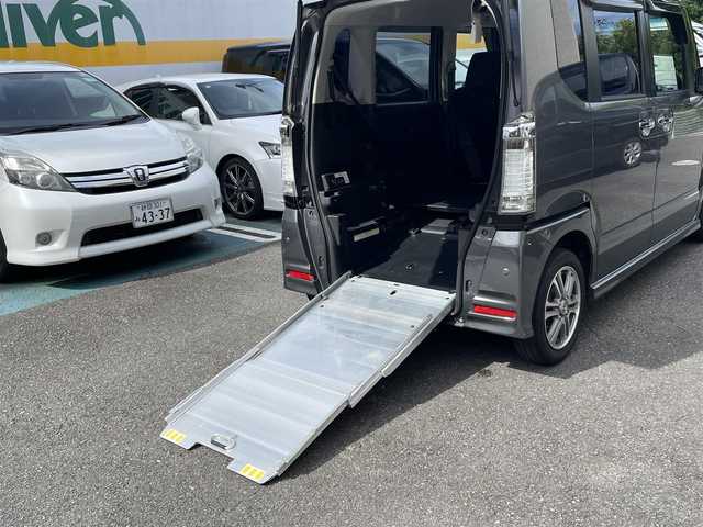 ホンダ Ｎ ＢＯＸ ＋ カスタム G 静岡県 2013(平25)年 8万km ポリッシュドメタルメタリック リヤスロープ/純正ナビ/CD/SD/USB/バックカメラ/左後パワースライドドア/右後イージークローザー/ETC/HIDヘッドライト/バックソナー/ステアリングスイッチ/スマートキー×2/保証書/取扱説明書/ナビ取扱説明書/R6点検記録簿有