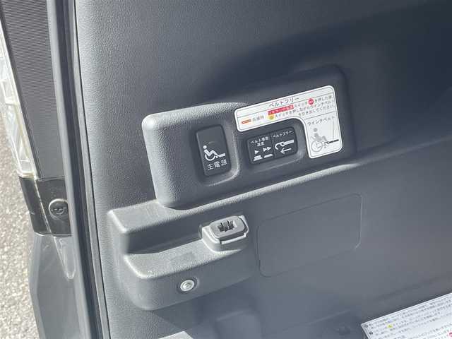 ホンダ Ｎ ＢＯＸ ＋ カスタム G 静岡県 2013(平25)年 8万km ポリッシュドメタルメタリック リヤスロープ/純正ナビ/CD/SD/USB/バックカメラ/左後パワースライドドア/右後イージークローザー/ETC/HIDヘッドライト/バックソナー/ステアリングスイッチ/スマートキー×2/保証書/取扱説明書/ナビ取扱説明書/R6点検記録簿有