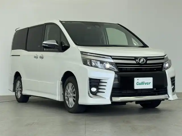 トヨタ ヴォクシー ZS 煌Ⅱ 愛知県 2017(平29)年 4.4万km ホワイトパールクリスタルシャイン 純正ナビ/（フルセグ／ＢＴ／ＣＤ／ＤＶＤ）/バックモニター/衝突被害軽減システム　/12.1インチ後席モニター/両側パワースライドドア/オートマチックハイビーム/ドライブレコーダー/ＵＳＢ入力端子/オートライト/ＥＴＣ/純正ＡＷ