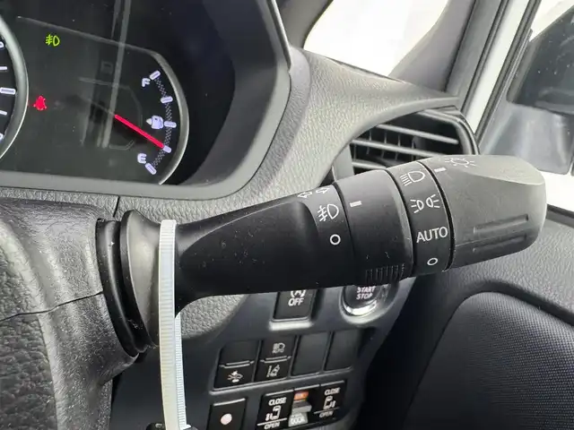 トヨタ ヴォクシー ZS 煌Ⅱ 愛知県 2017(平29)年 4.4万km ホワイトパールクリスタルシャイン 純正ナビ/（フルセグ／ＢＴ／ＣＤ／ＤＶＤ）/バックモニター/衝突被害軽減システム　/12.1インチ後席モニター/両側パワースライドドア/オートマチックハイビーム/ドライブレコーダー/ＵＳＢ入力端子/オートライト/ＥＴＣ/純正ＡＷ