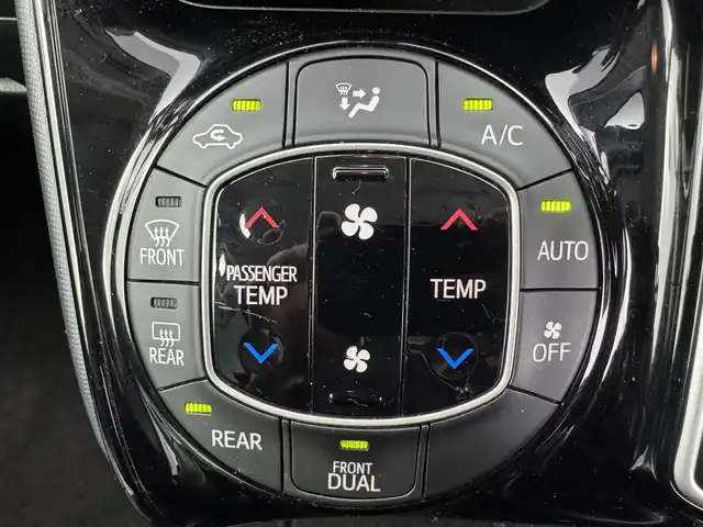トヨタ ヴォクシー ZS 煌Ⅱ 愛知県 2017(平29)年 4.4万km ホワイトパールクリスタルシャイン 純正ナビ/（フルセグ／ＢＴ／ＣＤ／ＤＶＤ）/バックモニター/衝突被害軽減システム　/12.1インチ後席モニター/両側パワースライドドア/オートマチックハイビーム/ドライブレコーダー/ＵＳＢ入力端子/オートライト/ＥＴＣ/純正ＡＷ