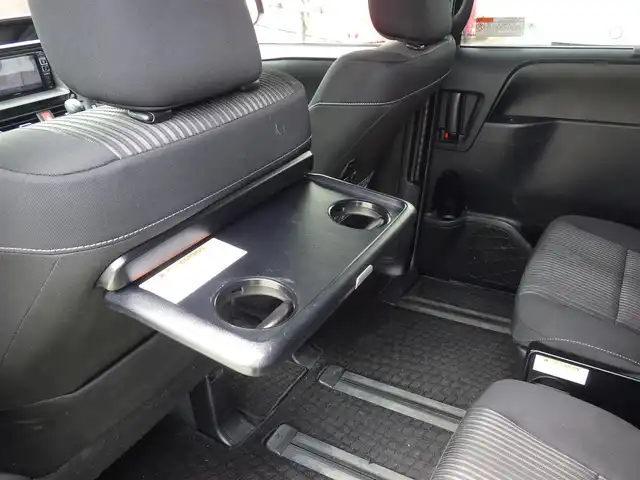 トヨタ ヴォクシー ZS 千葉県 2017(平29)年 5.5万km ブラック 205/60R16/Toyota Safety Sense/・プリクラッシュセーフティ/・レーンディパーチャーアラート/・オートハイビーム/クルーズコントロール/両側パワースライドドア/社外メモリーナビ/地デジTV/【DVD/CD再生機能　Bluetooth接続】/バックカメラ/フリップダウンモニター（RSH10S-L）/ドライブレコーダー（DRT-H66A）/革巻きステアリング/ETC/LEDヘッドライト/フォグライト/ウインカーミラー/純正16インチアルミホイル/スマートキー