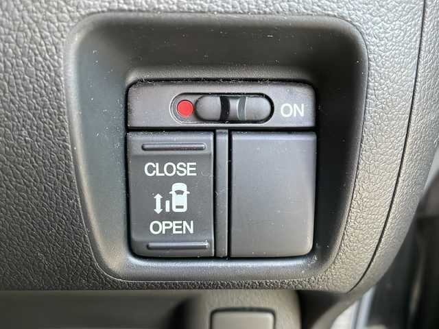 ホンダ Ｎ ＢＯＸ カスタム G Lパッケージ 岐阜県 2016(平28)年 7.7万km クリスタルブラックパール 社外ナビ　/バックカメラ　/ビルトインＥＴＣ　/盗難防止装置　/衝突軽減システム　/横滑り防止装置　/アイドリングストップ　/ＨＩＤヘッドライト　/オートライト　/片側パワースライド　/プッシュスタート　/スマートキー/スペアキー/純正14インチアルミホイール/フロアマット