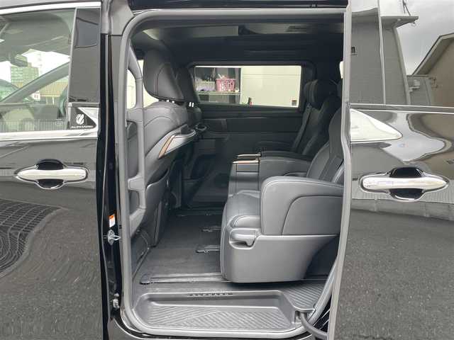 トヨタ アルファード Z 栃木県 2024(令6)年 0.5万km ブラック ワンオーナー/左右独立型ムーンルーフ/純正ナビ/BT/USB/Miracast/フルセグTV/パノラミックビューモニター/レーダークルーズコントロール/デジタルインナーミラー/衝突被害軽減ブレーキ/純正18inAW/LDA/BSM/オートパーキングホールド/コーナーセンサー/前後ドライブレコーダー/レーダー探知機/ビルトインETC2.0/両側パワースライドドア/パワーバックドア/黒レザーシート/前席/セカンドシート　パワーシート/前席/セカンドシート　シートヒーター・エアシート/ウッドコンビステアリング/ステアリングスイッチ/純正LEDヘッドライト/純正フォグランプ/オートライト/オートハイビーム/取扱説明書/保証書/スペアキー１