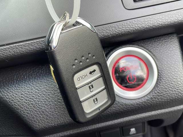 ホンダ インサイト EX 新潟県 2019(令1)年 5.7万km モダンスティールM 純正メモリナビ/(AM/FM/CD/DVD/Bluetooth)/フルセグTV/ホンダセンシング/衝突軽減ブレーキ/レーンキープアシスト/レーダークルーズコントロール/バックカメラ/前後ドライブレコーダー/ステアリングスイッチ/パドルシフト/黒ハーフレザーシート/パワーシート（運転席＋助手席）/シートヒーター（運転席＋助手席）/ブラインドスポットモニター/AW付スタッドレスタイヤ積載/ETC2.0/LEDヘッドライト/オートライト