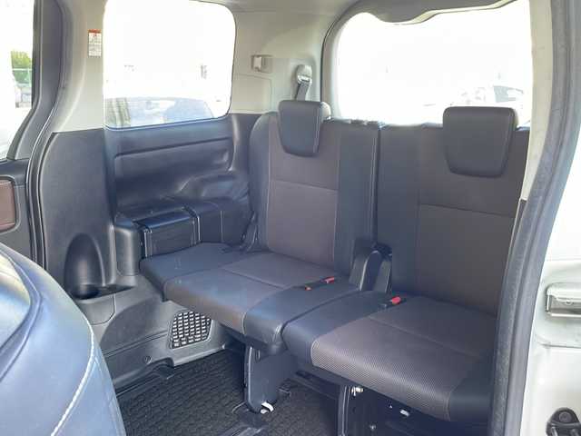 トヨタ エスクァイア Gi 神奈川県 2015(平27)年 2.6万km ホワイトパールクリスタルシャイン ワンオーナー/TRDエアロ/純正ディーラーナビ(CD/SD/BT/フルセグTV)/バックカメラ/純正フリップダウンモニター/両側パワースライドドア/クルーズコントロール/アイドリングストップ/オートハイビーム/レザーシート/D/N席シートヒーター/ビルトインETC/前方ドライブレコーダー/オートミラー/オートライト/純正フロアマット/ISOFIX/スペアキー×1/保証書/取扱説明書