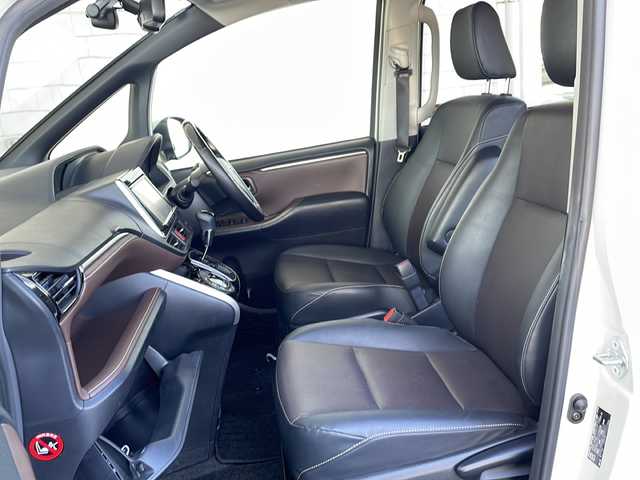 トヨタ エスクァイア Gi 神奈川県 2015(平27)年 2.6万km ホワイトパールクリスタルシャイン ワンオーナー/TRDエアロ/純正ディーラーナビ(CD/SD/BT/フルセグTV)/バックカメラ/純正フリップダウンモニター/両側パワースライドドア/クルーズコントロール/アイドリングストップ/オートハイビーム/レザーシート/D/N席シートヒーター/ビルトインETC/前方ドライブレコーダー/オートミラー/オートライト/純正フロアマット/ISOFIX/スペアキー×1/保証書/取扱説明書