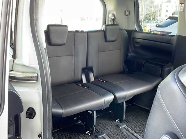 トヨタ エスクァイア Gi 神奈川県 2015(平27)年 2.6万km ホワイトパールクリスタルシャイン ワンオーナー/TRDエアロ/純正ディーラーナビ(CD/SD/BT/フルセグTV)/バックカメラ/純正フリップダウンモニター/両側パワースライドドア/クルーズコントロール/アイドリングストップ/オートハイビーム/レザーシート/D/N席シートヒーター/ビルトインETC/前方ドライブレコーダー/オートミラー/オートライト/純正フロアマット/ISOFIX/スペアキー×1/保証書/取扱説明書