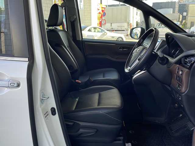 トヨタ エスクァイア Gi 神奈川県 2015(平27)年 2.6万km ホワイトパールクリスタルシャイン ワンオーナー/TRDエアロ/純正ディーラーナビ(CD/SD/BT/フルセグTV)/バックカメラ/純正フリップダウンモニター/両側パワースライドドア/クルーズコントロール/アイドリングストップ/オートハイビーム/レザーシート/D/N席シートヒーター/ビルトインETC/前方ドライブレコーダー/オートミラー/オートライト/純正フロアマット/ISOFIX/スペアキー×1/保証書/取扱説明書