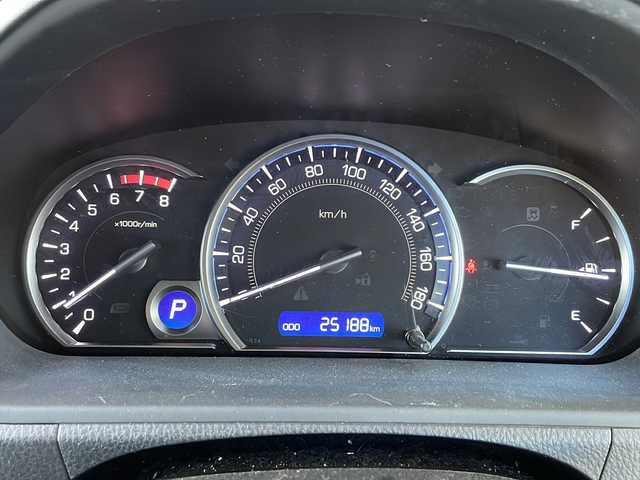 トヨタ エスクァイア Gi 神奈川県 2015(平27)年 2.6万km ホワイトパールクリスタルシャイン ワンオーナー/TRDエアロ/純正ディーラーナビ(CD/SD/BT/フルセグTV)/バックカメラ/純正フリップダウンモニター/両側パワースライドドア/クルーズコントロール/アイドリングストップ/オートハイビーム/レザーシート/D/N席シートヒーター/ビルトインETC/前方ドライブレコーダー/オートミラー/オートライト/純正フロアマット/ISOFIX/スペアキー×1/保証書/取扱説明書