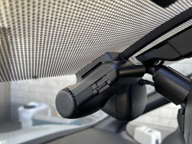 トヨタ エスクァイア Gi 神奈川県 2015(平27)年 2.6万km ホワイトパールクリスタルシャイン ワンオーナー/TRDエアロ/純正ディーラーナビ(CD/SD/BT/フルセグTV)/バックカメラ/純正フリップダウンモニター/両側パワースライドドア/クルーズコントロール/アイドリングストップ/オートハイビーム/レザーシート/D/N席シートヒーター/ビルトインETC/前方ドライブレコーダー/オートミラー/オートライト/純正フロアマット/ISOFIX/スペアキー×1/保証書/取扱説明書