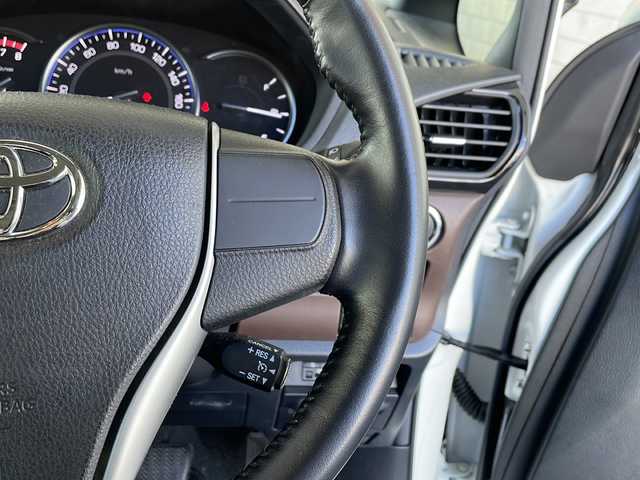 トヨタ エスクァイア Gi 神奈川県 2015(平27)年 2.6万km ホワイトパールクリスタルシャイン ワンオーナー/TRDエアロ/純正ディーラーナビ(CD/SD/BT/フルセグTV)/バックカメラ/純正フリップダウンモニター/両側パワースライドドア/クルーズコントロール/アイドリングストップ/オートハイビーム/レザーシート/D/N席シートヒーター/ビルトインETC/前方ドライブレコーダー/オートミラー/オートライト/純正フロアマット/ISOFIX/スペアキー×1/保証書/取扱説明書