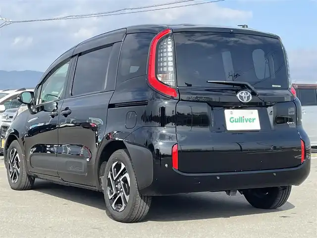 トヨタ シエンタ ハイブリッド Z 佐賀県 2024(令6)年 1.5万km ブラック 純正10.5インチディスプレイオーディオ（ナビ機能付)/・フルセグTV/AM/FM/USB/Bluetooth/パノラミックビューモニター/前後ドライブレコーダー(ディスプレイ内)/ビルトインETC2.0/両側パワースライドドア/後席サンシェード/ISOFIX対応/革巻きステアリング/ステアリングリモコン/純正15インチアルミホイール/純正LEDヘッドライト/・オートマチックハイビーム/純正ドアバイザ―/新車保証書/取扱説明書/トヨタセーフティセンス/・レーダークルーズコントロール/・レーンディパーチャーアラート/・ブラインドスポットモニター/・プリクラッシュセーフティ/・プロアクティブドライビングアシスト/・前後クリアランスソナー/・リヤクロストラフィックアラート/・パーキングサポートブレーキ/・ロードサインアシスト