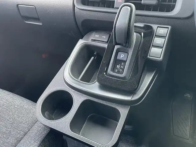 トヨタ シエンタ ハイブリッド Z 佐賀県 2024(令6)年 1.5万km ブラック 純正10.5インチディスプレイオーディオ（ナビ機能付)/・フルセグTV/AM/FM/USB/Bluetooth/パノラミックビューモニター/前後ドライブレコーダー(ディスプレイ内)/ビルトインETC2.0/両側パワースライドドア/後席サンシェード/ISOFIX対応/革巻きステアリング/ステアリングリモコン/純正15インチアルミホイール/純正LEDヘッドライト/・オートマチックハイビーム/純正ドアバイザ―/新車保証書/取扱説明書/トヨタセーフティセンス/・レーダークルーズコントロール/・レーンディパーチャーアラート/・ブラインドスポットモニター/・プリクラッシュセーフティ/・プロアクティブドライビングアシスト/・前後クリアランスソナー/・リヤクロストラフィックアラート/・パーキングサポートブレーキ/・ロードサインアシスト