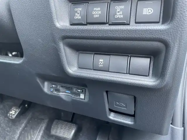 トヨタ シエンタ ハイブリッド Z 佐賀県 2024(令6)年 1.5万km ブラック 純正10.5インチディスプレイオーディオ（ナビ機能付)/・フルセグTV/AM/FM/USB/Bluetooth/パノラミックビューモニター/前後ドライブレコーダー(ディスプレイ内)/ビルトインETC2.0/両側パワースライドドア/後席サンシェード/ISOFIX対応/革巻きステアリング/ステアリングリモコン/純正15インチアルミホイール/純正LEDヘッドライト/・オートマチックハイビーム/純正ドアバイザ―/新車保証書/取扱説明書/トヨタセーフティセンス/・レーダークルーズコントロール/・レーンディパーチャーアラート/・ブラインドスポットモニター/・プリクラッシュセーフティ/・プロアクティブドライビングアシスト/・前後クリアランスソナー/・リヤクロストラフィックアラート/・パーキングサポートブレーキ/・ロードサインアシスト