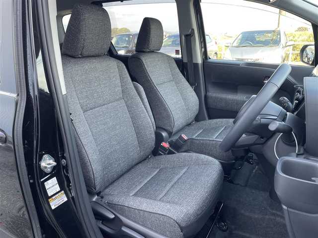 トヨタ シエンタ ハイブリッド Z 佐賀県 2024(令6)年 1.5万km ブラック 純正10.5インチディスプレイオーディオ（ナビ機能付)/・フルセグTV/AM/FM/USB/Bluetooth/パノラミックビューモニター/前後ドライブレコーダー(ディスプレイ内)/ビルトインETC2.0/両側パワースライドドア/後席サンシェード/ISOFIX対応/革巻きステアリング/ステアリングリモコン/純正15インチアルミホイール/純正LEDヘッドライト/・オートマチックハイビーム/純正ドアバイザ―/新車保証書/取扱説明書/トヨタセーフティセンス/・レーダークルーズコントロール/・レーンディパーチャーアラート/・ブラインドスポットモニター/・プリクラッシュセーフティ/・プロアクティブドライビングアシスト/・前後クリアランスソナー/・リヤクロストラフィックアラート/・パーキングサポートブレーキ/・ロードサインアシスト