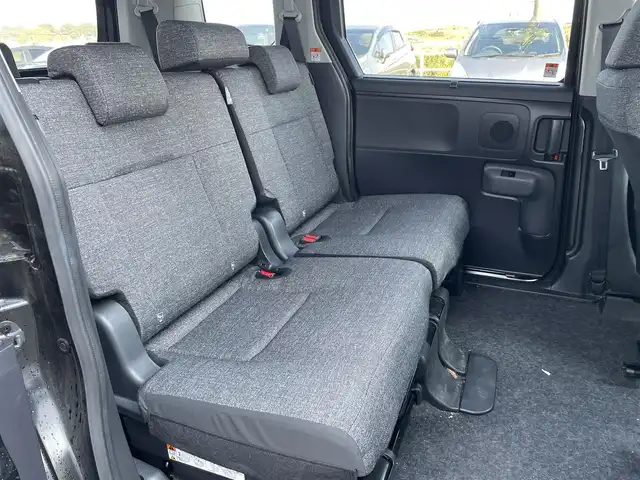 トヨタ シエンタ ハイブリッド Z 佐賀県 2024(令6)年 1.5万km ブラック 純正10.5インチディスプレイオーディオ（ナビ機能付)/・フルセグTV/AM/FM/USB/Bluetooth/パノラミックビューモニター/前後ドライブレコーダー(ディスプレイ内)/ビルトインETC2.0/両側パワースライドドア/後席サンシェード/ISOFIX対応/革巻きステアリング/ステアリングリモコン/純正15インチアルミホイール/純正LEDヘッドライト/・オートマチックハイビーム/純正ドアバイザ―/新車保証書/取扱説明書/トヨタセーフティセンス/・レーダークルーズコントロール/・レーンディパーチャーアラート/・ブラインドスポットモニター/・プリクラッシュセーフティ/・プロアクティブドライビングアシスト/・前後クリアランスソナー/・リヤクロストラフィックアラート/・パーキングサポートブレーキ/・ロードサインアシスト