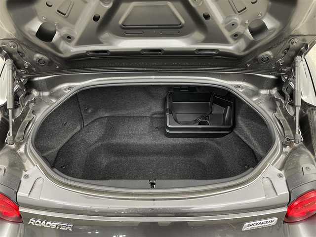 マツダ ロードスター ＲＦ VS 埼玉県 2017(平29)年 6万km マシーングレープレミアムM オープンカー/純正7インチSDナビ/DTV　DVD　BT　USB　AUX/セーフティーパッケージ/ブラインドスポットモニター/バックカメラ/レザーシート/シートヒーター前席/パドルシフト/ビルトインETC/LEDオートライト/純正16インチアルミホイール