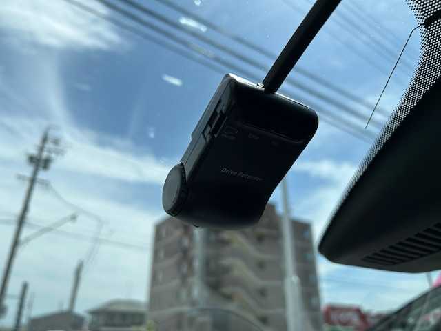 マツダ アクセラ スポーツ 15S プロアクティブ 静岡県 2016(平28)年 5.2万km スノーフレイクホワイトパールマイカ ワンオーナ　ＢＯＳＥサウンド　ナビ　フルセグＴＶ　ＤＶＤ再生　Ｂｌｕｅｔｏｏｔｈ　ＵＳＢ接続　ＥＴＣ　ドライブレコーダー　レーダークルーズ　ＬＫＡ　ＢＳＭ　アイドリングストップ　ＬＥＤオートライト