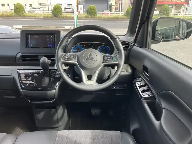 三菱 デリカミニ T プレミアム 三重県 2024(令6)年 0.4万km ベージュⅡ ♪走行3120km/♪車検 令和9年7月3日迄/♪4WD/ターボ/e-Assist/・衝突被害軽減ブレーキシステム/・車線逸脱警報システム/・車線逸脱防止支援機能/・ふらつき警報/・標識認識システム/・先行車発進通知/・オートマチックハイビーム/MI-PILOT/コーナーセンサー/オートブレーキホールド/スマートキー×2/プッシュスタート/両側パワースライドドア/・左側ハンズフリー機能/ハーフレザーシート/前席シートヒーター/ステアリングヒーター/ディスプレイオーディオ/・DVD再生・USB/・Bluetoothオーディオ/全方位モニター/バックカメラ/デジタルインナーミラー/前後ドライブレコーダー/ヒルディセントコントロール/アイドリングストップ/純正15インチAW/LEDヘッドライト/LEDフォグライト/オートライト/ウィンカーミラー/オートリトラクタブルミラー/ルーフレール/革巻ステアリング/ステアリングスイッチ/パドルシフト/リアドアサンシェード/シートバックテーブル/ヘッドライトレベライザー/プライバシーガラス/フロアマット/ETC/サイド/カーテン/ニーエアバック