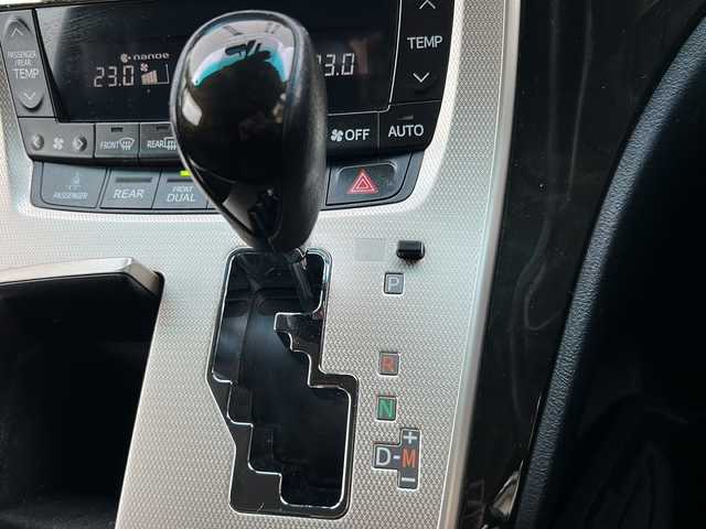 トヨタ ヴェルファイア 2．4Z ゴールデンアイズⅡ 埼玉県 2014(平26)年 15万km ブラック (株)IDOMが運営する【じしゃロン熊谷店】の自社ローン専用車両になりますこちらは現金またはオートローンご利用時の価格です。自社ローンご希望の方は別途その旨お申付け下さい/アルパイン9型SDナビ　EX009V/（CD/DVD/DTV/Bluetooth/SD/USB）/アルパイン10.2型フリップダウンモニター　TMX-R3000/サンルーフ/バックカメラ/ハーフレザーシート/レザー調シートカバー/前後ドライブレコーダー/前席シートヒーター/クルーズコントロール/両側パワースライドドア/ステアリングスイッチ/ビルトインETC/HIDヘッドライト/純正フロアマット/純正18インチAW/スマートキー