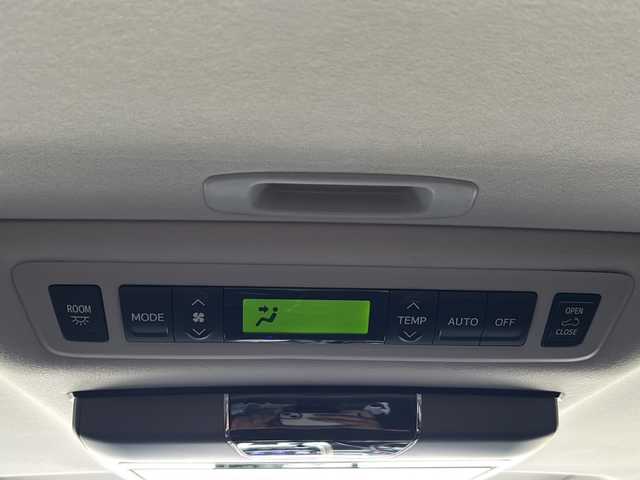 トヨタ ヴェルファイア 2．4Z ゴールデンアイズⅡ 埼玉県 2014(平26)年 15万km ブラック (株)IDOMが運営する【じしゃロン熊谷店】の自社ローン専用車両になりますこちらは現金またはオートローンご利用時の価格です。自社ローンご希望の方は別途その旨お申付け下さい/アルパイン9型SDナビ　EX009V/（CD/DVD/DTV/Bluetooth/SD/USB）/アルパイン10.2型フリップダウンモニター　TMX-R3000/サンルーフ/バックカメラ/ハーフレザーシート/レザー調シートカバー/前後ドライブレコーダー/前席シートヒーター/クルーズコントロール/両側パワースライドドア/ステアリングスイッチ/ビルトインETC/HIDヘッドライト/純正フロアマット/純正18インチAW/スマートキー