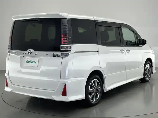 トヨタ ヴォクシー ZS 煌Ⅱ 愛知県 2020(令2)年 4.5万km ホワイトパールクリスタルシャイン アルパイン９型ナビ　フルセグＴＶ　ＨＤＭＩ　アルパイン後席モニター　バックカメラ　両側パワースライドドア　前後ドラレコ　セーフティセンス　衝突軽減　クルコン　ＬＥＤオートライト　フォグ　ＥＴＣ　禁煙車