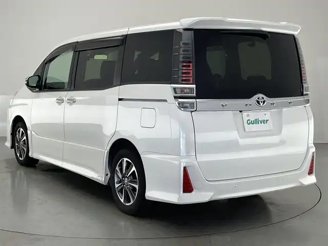 トヨタ ヴォクシー ZS 煌Ⅱ 愛知県 2020(令2)年 4.5万km ホワイトパールクリスタルシャイン アルパイン９型ナビ　フルセグＴＶ　ＨＤＭＩ　アルパイン後席モニター　バックカメラ　両側パワースライドドア　前後ドラレコ　セーフティセンス　衝突軽減　クルコン　ＬＥＤオートライト　フォグ　ＥＴＣ　禁煙車