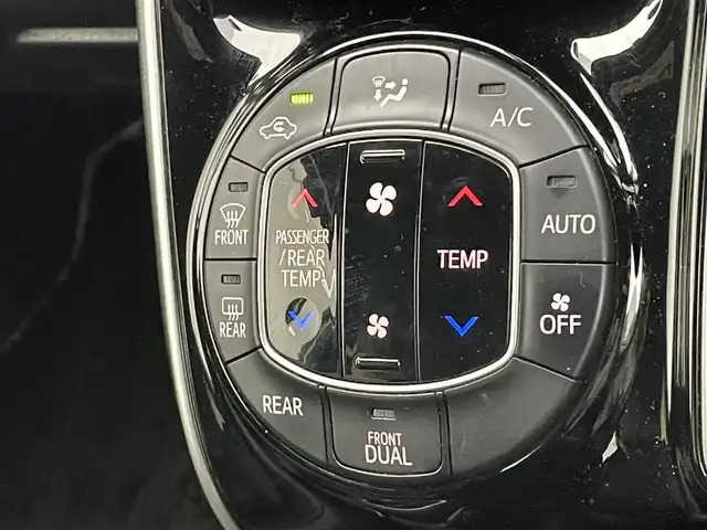 トヨタ ヴォクシー ZS 煌Ⅱ 愛知県 2020(令2)年 4.5万km ホワイトパールクリスタルシャイン アルパイン９型ナビ　フルセグＴＶ　ＨＤＭＩ　アルパイン後席モニター　バックカメラ　両側パワースライドドア　前後ドラレコ　セーフティセンス　衝突軽減　クルコン　ＬＥＤオートライト　フォグ　ＥＴＣ　禁煙車