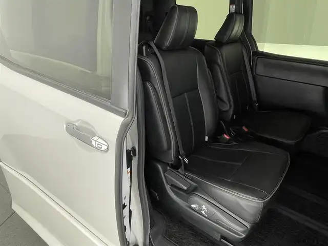 トヨタ ヴォクシー ZS 煌Ⅱ 愛知県 2020(令2)年 4.5万km ホワイトパールクリスタルシャイン アルパイン９型ナビ　フルセグＴＶ　ＨＤＭＩ　アルパイン後席モニター　バックカメラ　両側パワースライドドア　前後ドラレコ　セーフティセンス　衝突軽減　クルコン　ＬＥＤオートライト　フォグ　ＥＴＣ　禁煙車