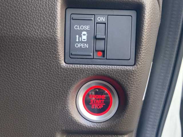 ホンダ Ｎ ＢＯＸ L 岡山県 2021(令3)年 4.5万km プラチナホワイトパール 純正ディスプレイオーディオ/ワンセグTV、Bluetooth、AM、FM/前席シートヒーター/USB充電ポート/バックカメラ/ETC/片側パワースライドドア/オートライト/シートバックテーブル/リアロールサンシェード/ホンダセンシング/レーダークルーズコントロール