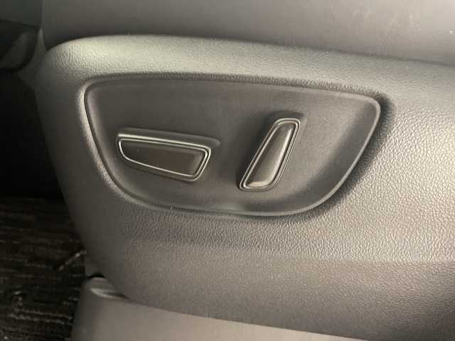 トヨタ アルファード Z 神奈川県 2024(令6)年 1.1万km プラチナホワイトパールマイカ トヨタセーフティセンス/純正14型ディスプレイオーディオ/・ナビ/フルセグTV/BT/USB/MiraCast/パノラミックビューモニター/左右独立ムーンルーフ/デジタルインナーミラー/置くだけ充電/レザー調シート/パワーシート(D/N/二列)/メモリシート(D)/シートヒーター(D/N/二列)/ベンチレーション(D/N/二列)/MTモード/ブラインドスポットモニター/電動サイドブレーキ/オートブレーキホールド/パワーバックドア/三眼LEDヘッドライト/前後ドライブレコーダー/ビルトインETC2.0/電動サンシェード/オットマン/二列目タイプC/ウッドコンビステアリング/ステアリングスイッチ/Autoライト/ステアリングヒーター/スマートキー/プッシュスタートボタン/フォグランプ/電動格納ミラー/ウィンカーミラー/SOSコール/純正フロアマット/純正18インチアルミホイール