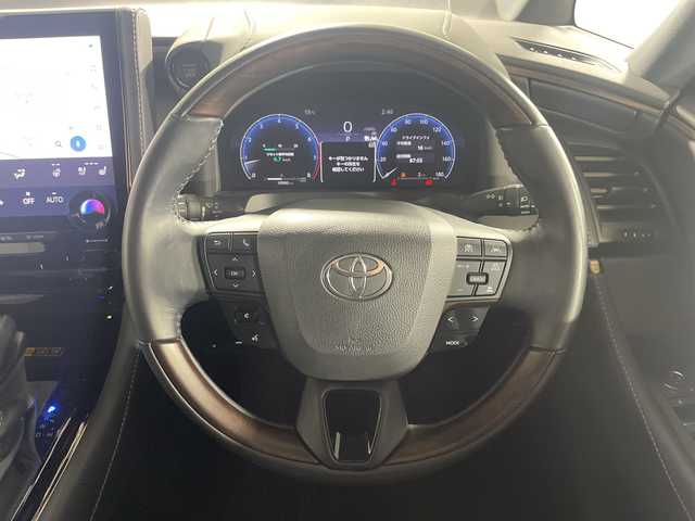 トヨタ アルファード Z 神奈川県 2024(令6)年 1.1万km プラチナホワイトパールマイカ トヨタセーフティセンス/純正14型ディスプレイオーディオ/・ナビ/フルセグTV/BT/USB/MiraCast/パノラミックビューモニター/左右独立ムーンルーフ/デジタルインナーミラー/置くだけ充電/レザー調シート/パワーシート(D/N/二列)/メモリシート(D)/シートヒーター(D/N/二列)/ベンチレーション(D/N/二列)/MTモード/ブラインドスポットモニター/電動サイドブレーキ/オートブレーキホールド/パワーバックドア/三眼LEDヘッドライト/前後ドライブレコーダー/ビルトインETC2.0/電動サンシェード/オットマン/二列目タイプC/ウッドコンビステアリング/ステアリングスイッチ/Autoライト/ステアリングヒーター/スマートキー/プッシュスタートボタン/フォグランプ/電動格納ミラー/ウィンカーミラー/SOSコール/純正フロアマット/純正18インチアルミホイール