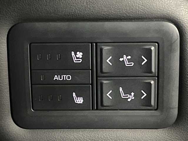 トヨタ アルファード Z 神奈川県 2024(令6)年 1.1万km プラチナホワイトパールマイカ トヨタセーフティセンス/純正14型ディスプレイオーディオ/・ナビ/フルセグTV/BT/USB/MiraCast/パノラミックビューモニター/左右独立ムーンルーフ/デジタルインナーミラー/置くだけ充電/レザー調シート/パワーシート(D/N/二列)/メモリシート(D)/シートヒーター(D/N/二列)/ベンチレーション(D/N/二列)/MTモード/ブラインドスポットモニター/電動サイドブレーキ/オートブレーキホールド/パワーバックドア/三眼LEDヘッドライト/前後ドライブレコーダー/ビルトインETC2.0/電動サンシェード/オットマン/二列目タイプC/ウッドコンビステアリング/ステアリングスイッチ/Autoライト/ステアリングヒーター/スマートキー/プッシュスタートボタン/フォグランプ/電動格納ミラー/ウィンカーミラー/SOSコール/純正フロアマット/純正18インチアルミホイール