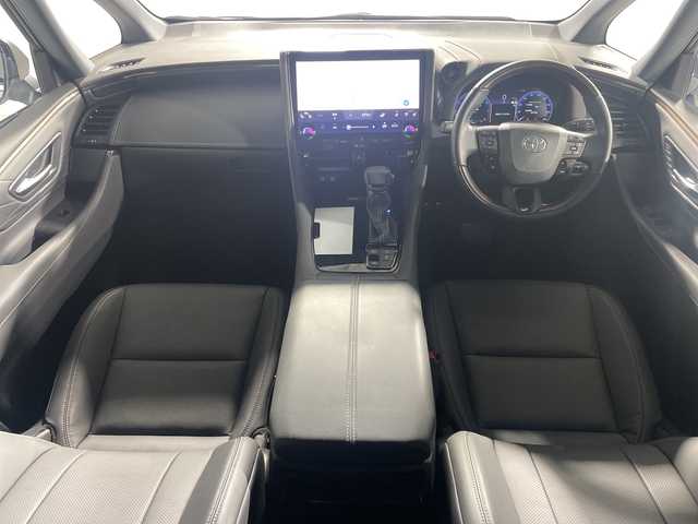 トヨタ アルファード Z 神奈川県 2024(令6)年 1.1万km プラチナホワイトパールマイカ トヨタセーフティセンス/純正14型ディスプレイオーディオ/・ナビ/フルセグTV/BT/USB/MiraCast/パノラミックビューモニター/左右独立ムーンルーフ/デジタルインナーミラー/置くだけ充電/レザー調シート/パワーシート(D/N/二列)/メモリシート(D)/シートヒーター(D/N/二列)/ベンチレーション(D/N/二列)/MTモード/ブラインドスポットモニター/電動サイドブレーキ/オートブレーキホールド/パワーバックドア/三眼LEDヘッドライト/前後ドライブレコーダー/ビルトインETC2.0/電動サンシェード/オットマン/二列目タイプC/ウッドコンビステアリング/ステアリングスイッチ/Autoライト/ステアリングヒーター/スマートキー/プッシュスタートボタン/フォグランプ/電動格納ミラー/ウィンカーミラー/SOSコール/純正フロアマット/純正18インチアルミホイール