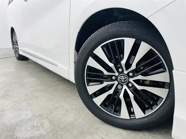 トヨタ ヴェルファイア Z Gエディション 福島県 2018(平30)年 2.9万km ホワイトパールクリスタルシャイン トヨタセーフティセンス/・レーンディパーチャーアラート/・レーントレーシングアシスト/・レーンチェンジアシスト（LCA）/・レーダークルーズコントロール/・先行車発進アラーム/・ロードサインアシスト/・プリクラッシュセーフティ/・プロアクティブドライビングアシスト（PDA）/・オートマチックハイビーム/ブラインドスポットモニター/純正ナビ/・フルセグ/CD/DVD/SD/USB/BT/AUX/AM/FM/・マルチビューカメラシステム/・ビルトインETC2.0/ＪＢＬサウンドシステム/純正フリップダウンモニター/デジタルインナーミラー/コンビステアリング/・ステアリングスイッチ/・ステアリングヒーター/１００V電源/LEDヘッドライト/・LEDフォグランプ/・オートライト/レザーシート/・D席パワーシート/・前席シートヒーター/・前席ベンチレーションシート/両側パワースライドドア/・後席サンシェード/パワーリアゲート/モデリスタエアロ/電動パーキングブレーキ/・ブレーキホールド/電動格納ミラー/・ウィンカーミラー/純正フロアマット/ドアバイザー/プッシュスタート/・スマートキー