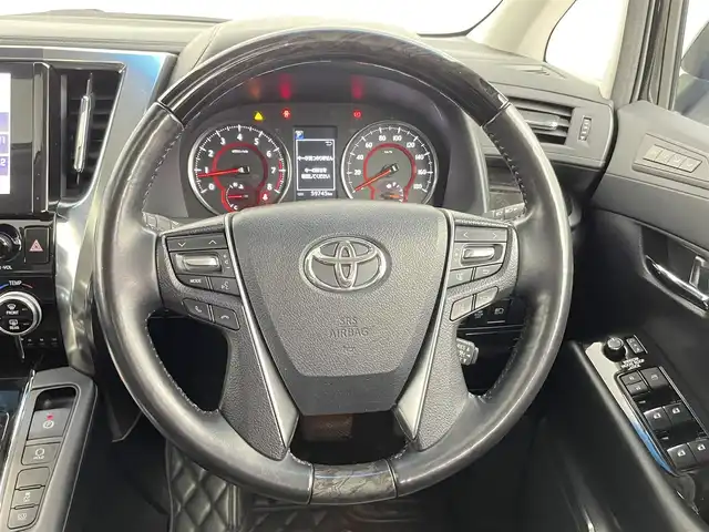 トヨタ アルファード S Cパッケージ 千葉県 2021(令3)年 6万km ブラック 禁煙車/サンルーフ/両側パワースライドドア/モデリスタエアロ/トヨタセーフティーセンス/・プリクラッシュセーフティ/・レーントレーシングアシスト/・パーキングサポートブレーキ/・ロードサインアシスト/・ブラインドスポットモニター/・オートマチックハイビーム/・リヤクロストラフィックアラート/純正10.5インチナビ/・CD/DVD/フルセグTV/Bluetooth/バックカメラ/デジタルインナーミラー/レザーシート/メモリ式パワーシート/シートヒーター/エアシート/オットマン/ステアリングヒーター/電動パーキングブレーキ/オートブレーキホールド/ビルトインETC/パワーバックドア/社外フロアマット/純正18インチアルミホイール/プッシュスタート/スマートキー