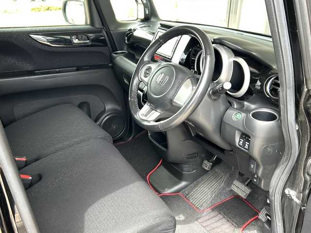 ホンダ Ｎ ＢＯＸ カスタムG SSブラックスタイル 静岡県 2017(平29)年 5.1万km クリスタルブラックパール 純正ナビ　/バックカメラ　/両側パワースライドア　/衝突軽減ブレーキ　/ＥＴＣ　/ドライブレコーダー　/ＨＩＤヘッドライト　/純正１４アルミホイール　/シートヒーター　/スマートキー　/プッシュスタート/横滑り防止装置/アイドリングストップ/Bluetooth/オートライト