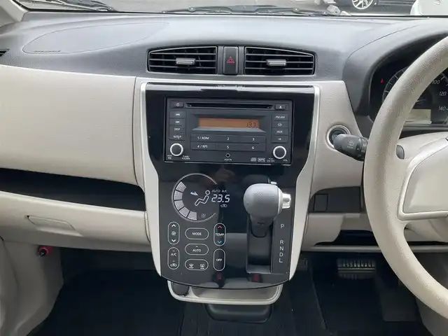 日産 デイズ X 滋賀県 2017(平29)年 3万km ホワイトパール ワンオーナー/車検8年6月まで/エマージェンシブレーキ/踏み間違い衝突防止アシスト/アラウンドビューモニター/純正CDデッキ/タッチパネル式オートエアコン/純正フロアマット/プッシュスタート/ウィンカーミラー/スペアキー有り/取扱説明書/保証書