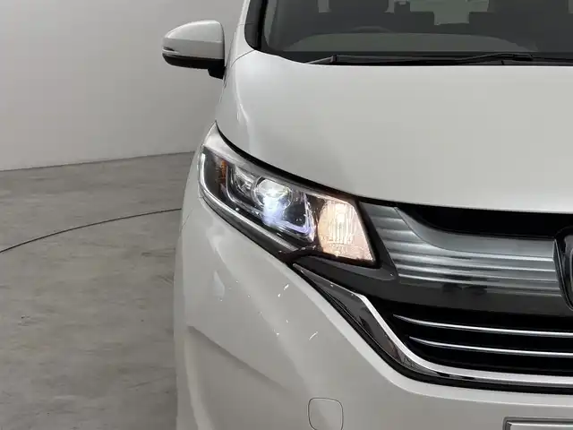 ホンダ フリード＋ ハイブリット EX 福岡県 2018(平30)年 6.1万km ホワイトオーキッドパール 純正ナビ　/デジタルルームミラー　/両側パワースライドドア　/ＥＴＣ　/ドライブレコーダー　/バックカメラ　/レーダークルーズコントロール　/衝突軽減被害システム　/レーンキープ　/シートヒーター　/純正１５インチＡＷ