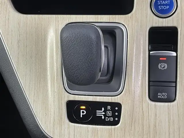日産 セレナ e－パワー ハイウェイスター V 埼玉県 2020(令2)年 2万km ブリリアントホワイトパール 純正ナビ/全方位カメラ/ETC/前後ドライブレコーダー/プロパイロット/ブラインドスポットモニター/車線逸脱警報/標識認識機能/駐車支援システム/電子パーキングシステム/オートブレーキホールド/ウィンカーミラー/フロントフォグランプ/プッシュスタート/ステアリングリモコン/ロールサンシェード/両側パワースライドドア/純正フロアマット/純正ドアバイザー/純正16インチアルミホイール