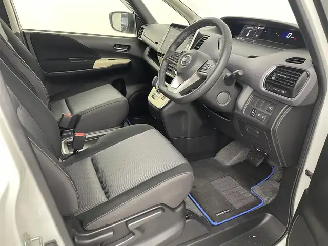 日産 セレナ e－パワー ハイウェイスター V 埼玉県 2020(令2)年 2万km ブリリアントホワイトパール 純正ナビ/全方位カメラ/ETC/前後ドライブレコーダー/プロパイロット/ブラインドスポットモニター/車線逸脱警報/標識認識機能/駐車支援システム/電子パーキングシステム/オートブレーキホールド/ウィンカーミラー/フロントフォグランプ/プッシュスタート/ステアリングリモコン/ロールサンシェード/両側パワースライドドア/純正フロアマット/純正ドアバイザー/純正16インチアルミホイール
