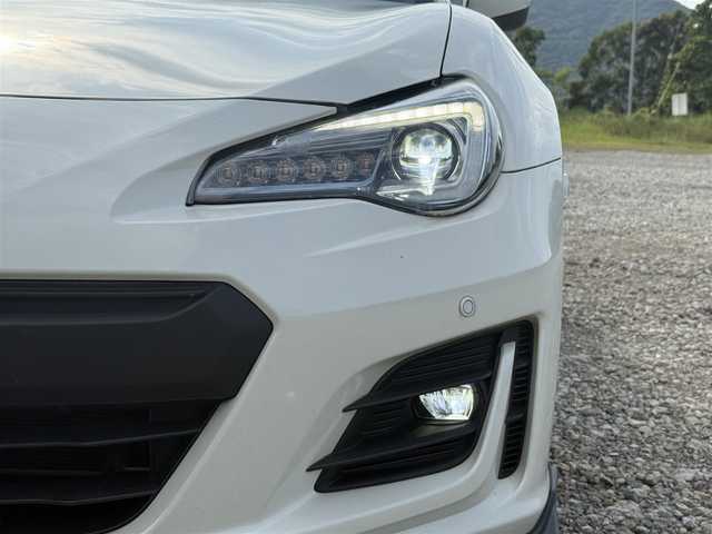 スバル ＢＲＺ S 兵庫県 2017(平29)年 5.6万km クリスタルホワイトP STIFエアロ/トランクスポイラー/ブリッツ車高調/純正ナビ/バックモニター/フルセグTV/純正アルミホイール/LEDヘッドライト/クリアランスソナー/ハーフレザーシート/スマートキー/プッシュスタート/革巻きステアリング