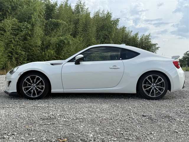 スバル ＢＲＺ S 兵庫県 2017(平29)年 5.6万km クリスタルホワイトP STIFエアロ/トランクスポイラー/ブリッツ車高調/純正ナビ/バックモニター/フルセグTV/純正アルミホイール/LEDヘッドライト/クリアランスソナー/ハーフレザーシート/スマートキー/プッシュスタート/革巻きステアリング